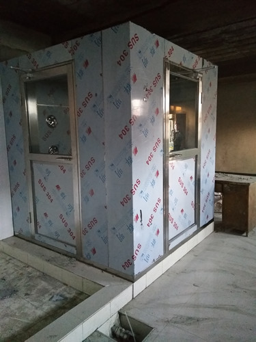 不同的材質(zhì)風(fēng)淋室直接影響到價(jià)格成本