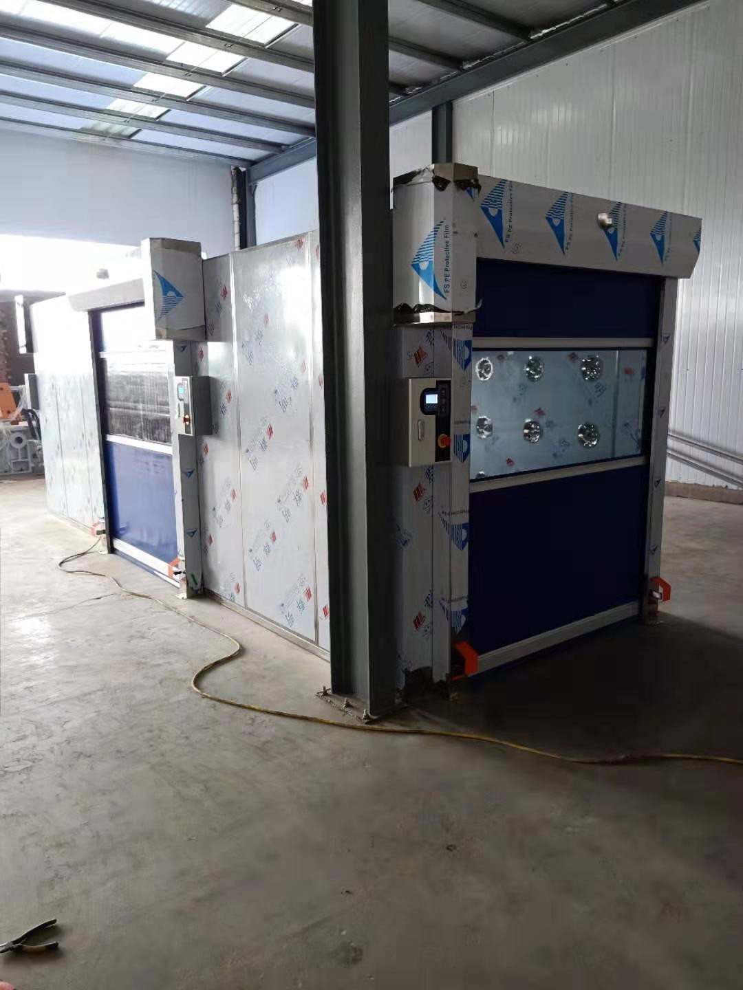 【石嘴山風(fēng)淋室】多人風(fēng)淋室門合適是多少人的裝配車間？