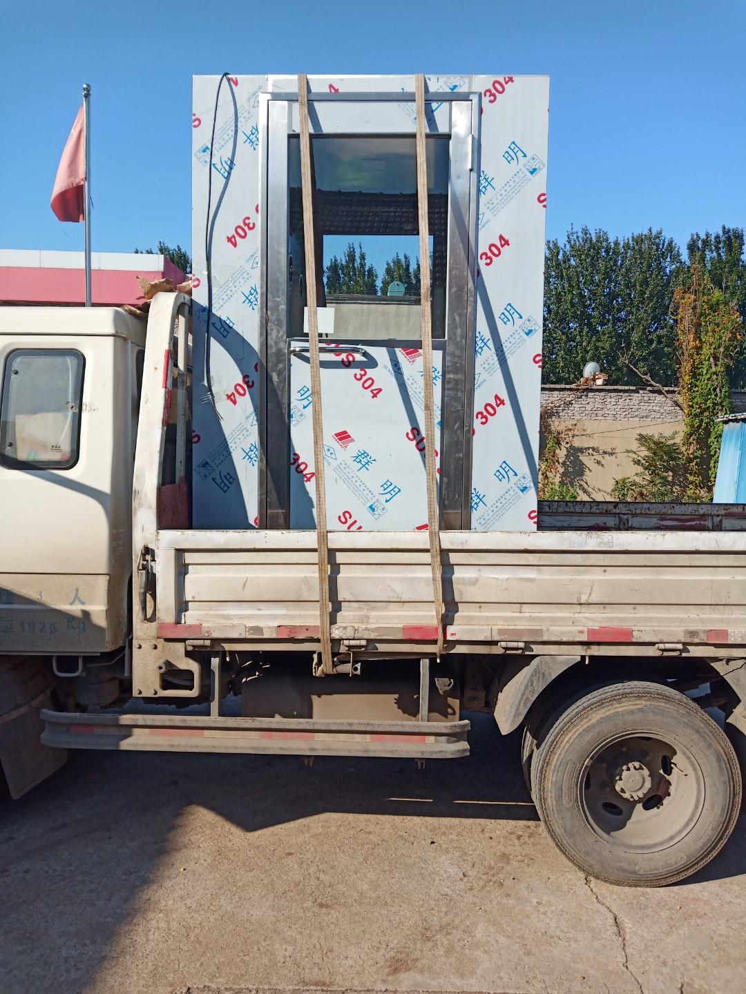 風(fēng)淋室關(guān)上門里面沒(méi)有人都吹風(fēng)怎么一回事，怎么維修？